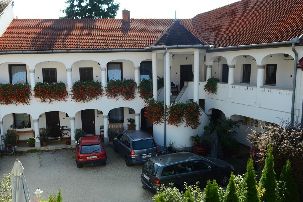 Bed and Breakfast Eden Panzio Эгер Экстерьер фото