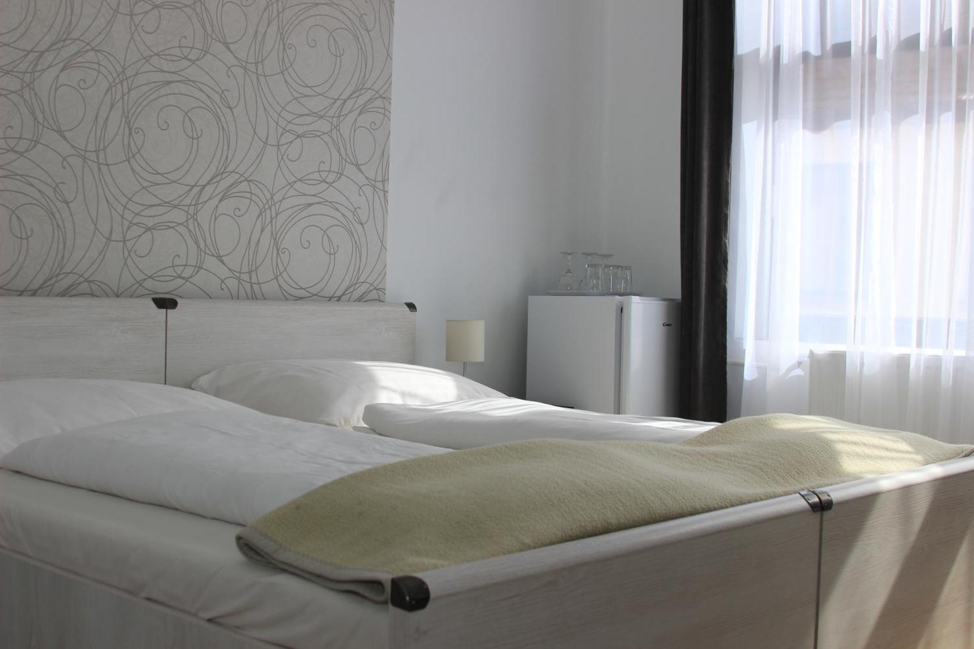 Bed and Breakfast Eden Panzio Эгер Экстерьер фото