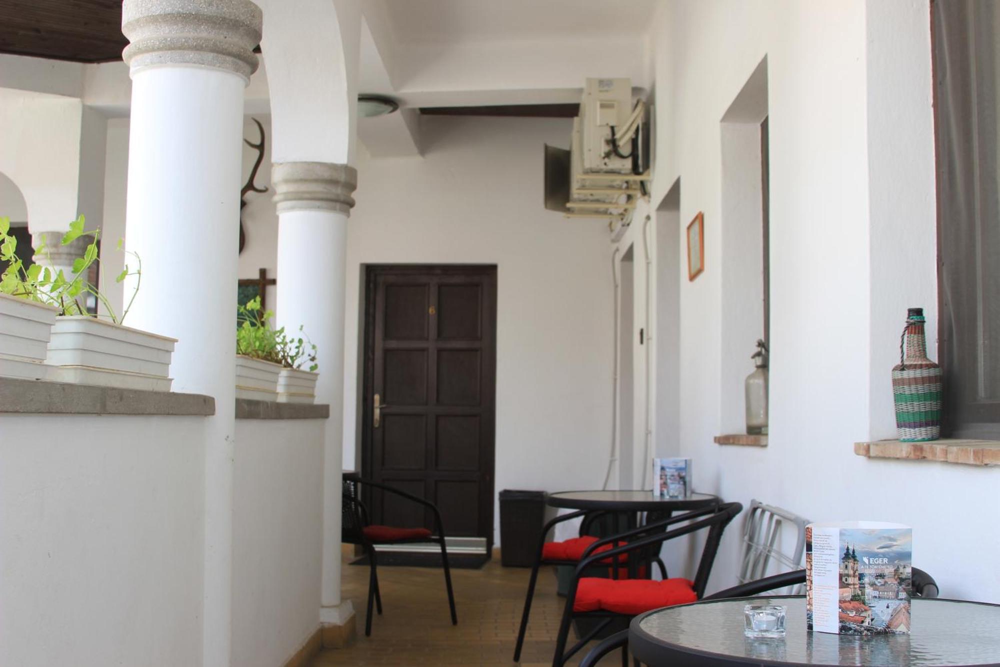 Bed and Breakfast Eden Panzio Эгер Экстерьер фото
