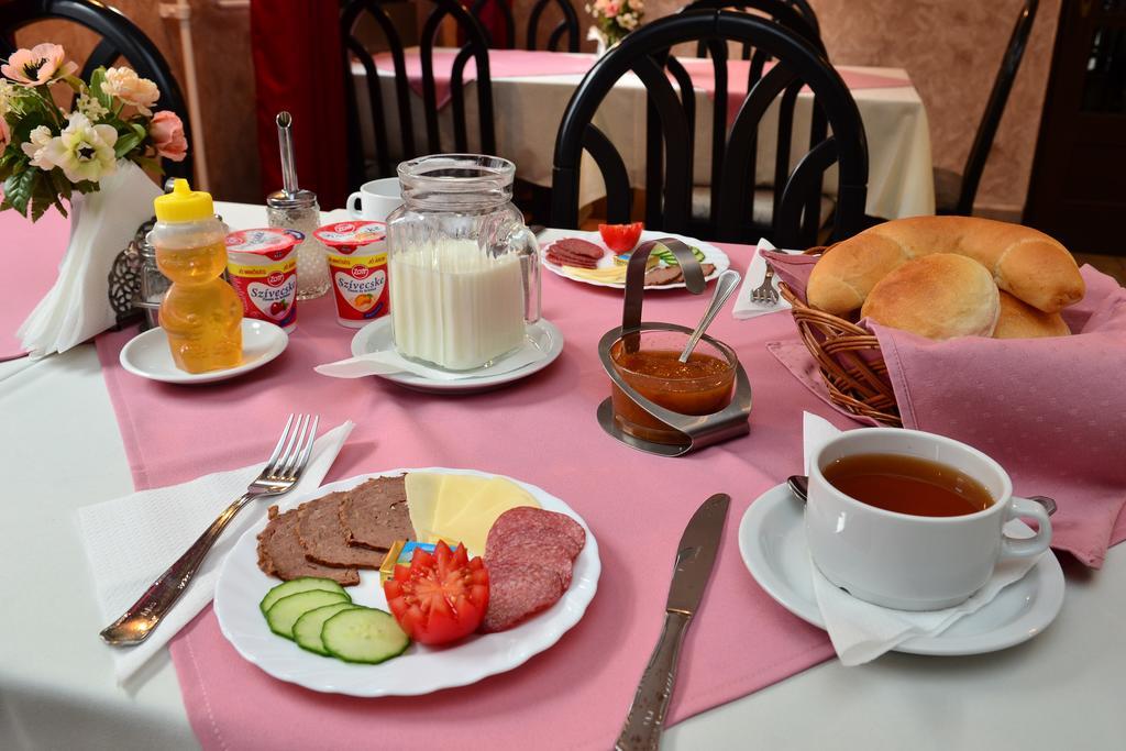 Bed and Breakfast Eden Panzio Эгер Экстерьер фото