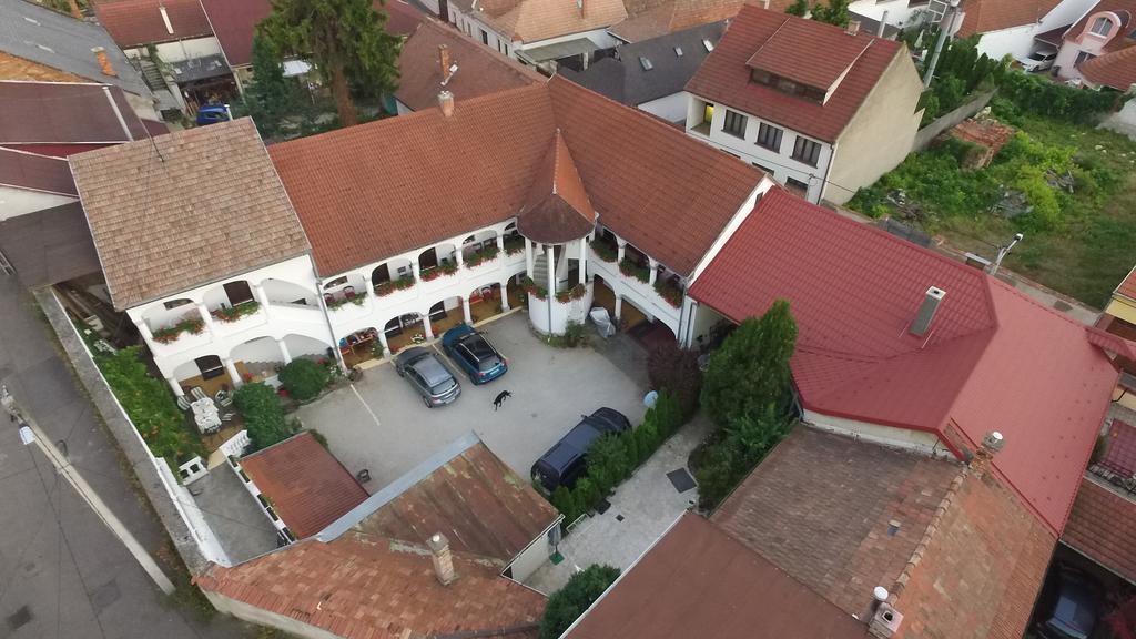 Bed and Breakfast Eden Panzio Эгер Экстерьер фото