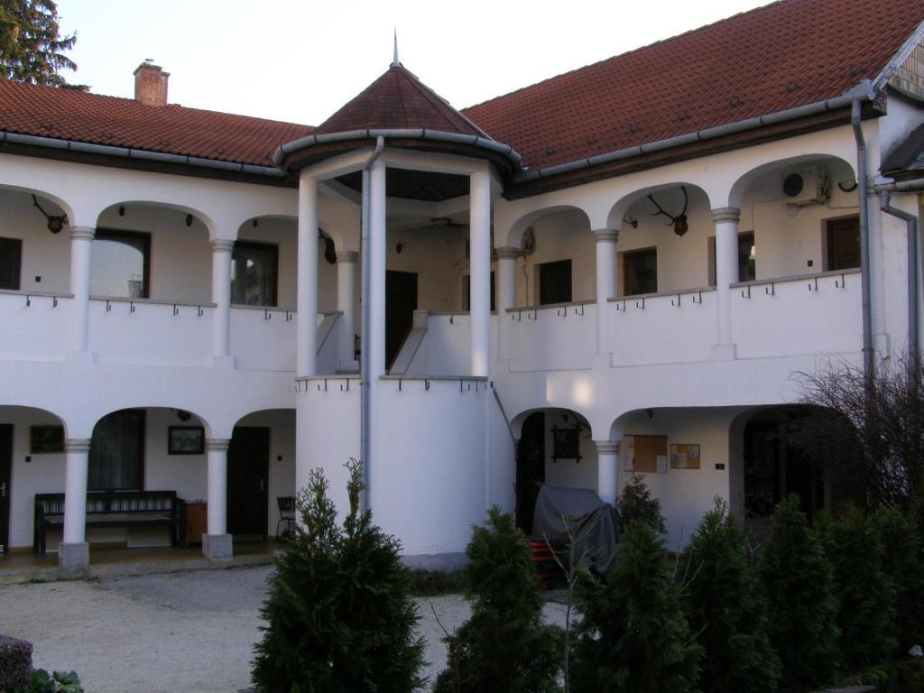 Bed and Breakfast Eden Panzio Эгер Экстерьер фото